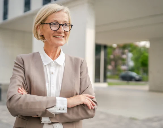 Maklerin verkauft diskret Villa