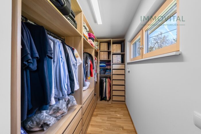 Begehbarer Kleiderschrank