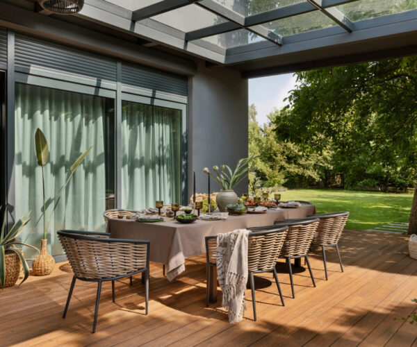 veranda-einer-villa-mit-home-staging